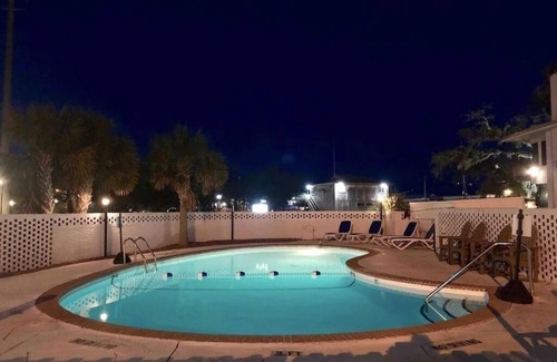 Airlie Apartamento | Waterway View Studio 2 w/ Pool near Wrightsville Beach