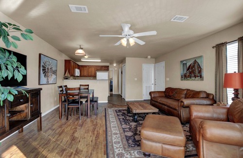 New Braunfels Condominio | Recién renovado precioso 2/2 condominio en el río Guadalupe en New Braunfels