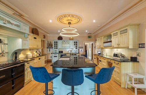 Tenby Casa | Waterwynch House, Holiday Home Waterwynch, Tenby, Sleeps 30, 12 bedrooms, bathrooms