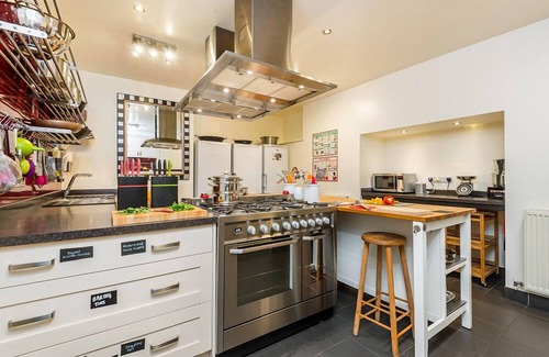 Tenby Casa | Waterwynch House, Holiday Home Waterwynch, Tenby, Sleeps 30, 12 bedrooms, bathrooms