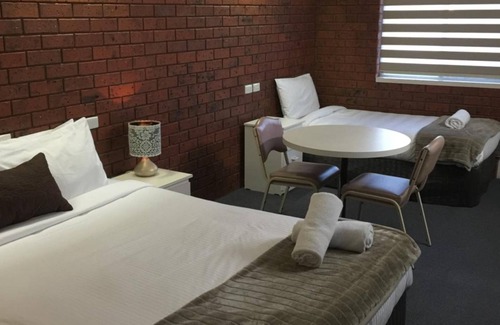 Seymour Hotel | Wattle Motel