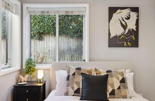 Wanniassa Casa | Wattlebird Cottage - Chic Comfort near Mount Taylor