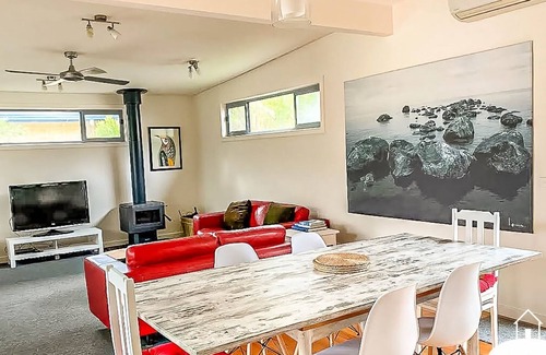 Sandy Point Casa | Wattlebird is positioned perfectly for your next relaxing holiday.