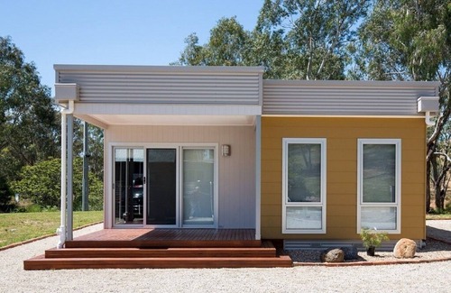 Homewood Casa | "Wattleseed" @ Yea Springs - affordable luxury right by the Railtrail