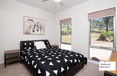 Homewood Casa | "Wattleseed" @ Yea Springs - affordable luxury right by the Railtrail