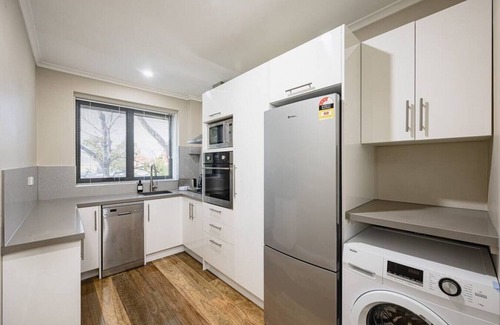 Armadale Apartamento | Central to Everything Spacious 1 Bedroom Apartment