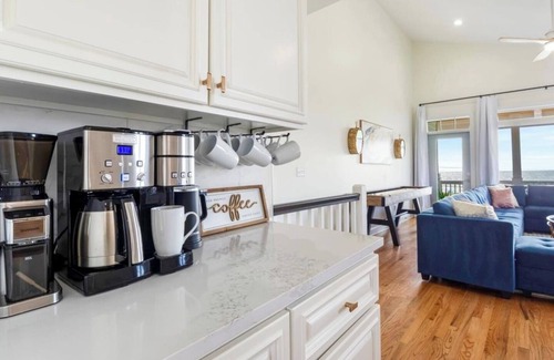 North Carolina Coast Apartamento | Incredible Ocean & Canal Views, Golf Cart & Elevator, Hot Tub & Private Pool!