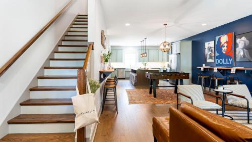 Historic Waverly Apartamento | Waverly by AvantStay Nashville-Inspired Townhome w Luxury Kitchen Pool Table