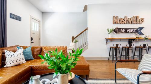 Historic Waverly Apartamento | Waverly by AvantStay Nashville-Inspired Townhome w Luxury Kitchen Pool Table