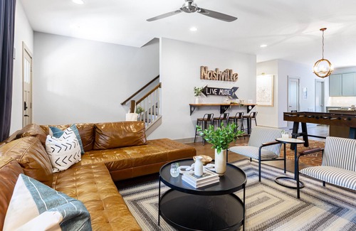 Woodland in Waverly Apartamento | Waverly by AvantStay | Nashville-Inspired Townhome w/ Luxury Kitchen, Pool Table