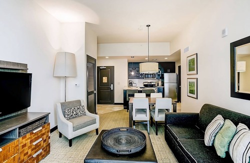 Northeast Virginia Beach Hotel | Waves and Sunshine Await! Oceanfront Stay w/ Pool and Full Kitchen