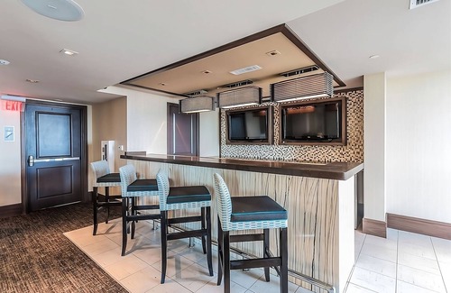 Northeast Virginia Beach Hotel | Waves and Sunshine Await! Oceanfront Stay w/ Pool and Full Kitchen