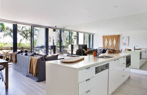 Byron Bay Villa | Waves Everyday: vista sin obstáculos a la hermosa playa de Belongil