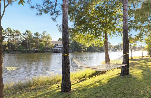 Dune Allen Beach Casa | Waves&Wakes Lakeside townhouse close to the beaches of 30A downstairs