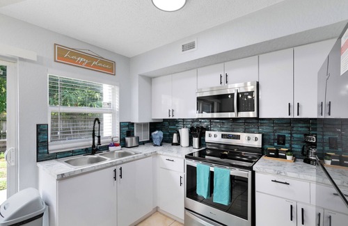 Indian Harbour Beach Apartamento | Waves & Wonders~ Walk to the beach, Pool, BBQ, Gym