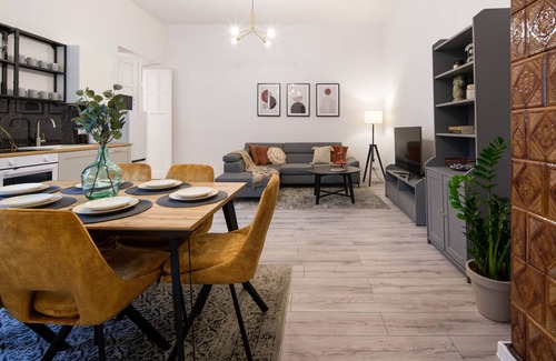 City Centre Apartamento | WAWELOVE Piłsudskiego II -spacious 3 bedroom apt. with balcony and free parking!
