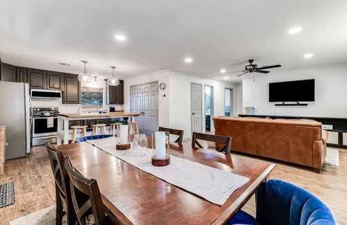Breaux Bridge Casa | Way of Wisdom · Modern design small town charmer w/ fast wifi