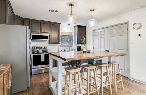 Breaux Bridge Casa | Way of Wisdom · Modern design small town charmer w/ fast wifi
