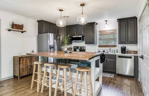 Breaux Bridge Casa | Way of Wisdom · Modern design small town charmer w/ fast wifi