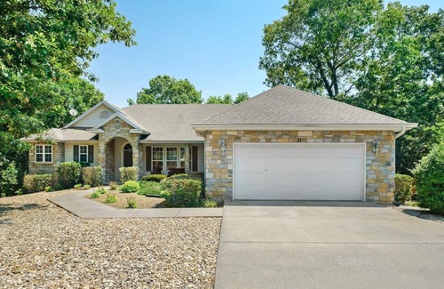 Bella Vista Casa | WE 3 KINGS near golf, trails, lakes, and more!