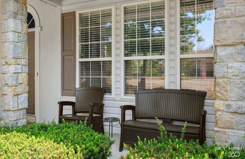 Bella Vista Casa | WE 3 KINGS near golf, trails, lakes, and more!