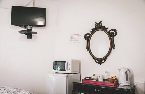 Komani Cama Y Desayuno | We are a modern,upmarket,spacious,AA Recommended. 3 star accommodation.