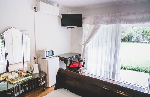 Komani Cama Y Desayuno | We are a modern,upmarket,spacious,AA Recommended. 3 star accommodation.