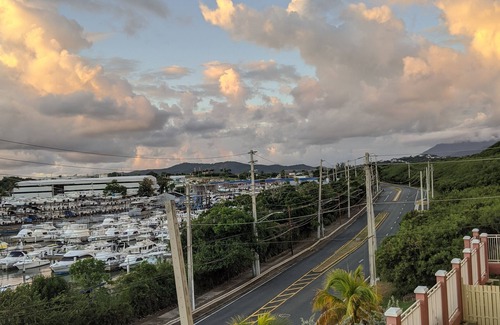 Fajardo Condominio | Plush Caribbean Condo- Marina, piscina y vista al mar! ¡TOTALMENTE REFORMADO, A ESTRENAR!
