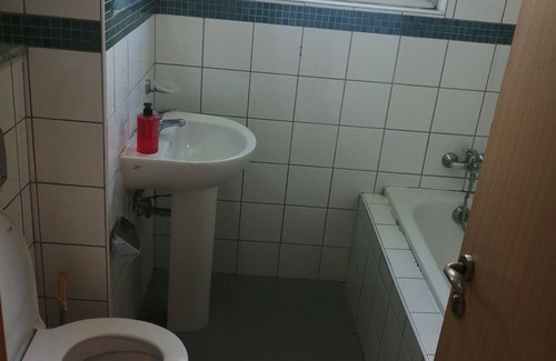 Al Mankhool Casa | Hemos compartido dormitorio en precio muy barato. Limpieza gratis. Muy cerca de la estación de metro. Invitado amable y anfitrión