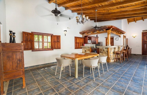 Playa Langosta Casa | Tenemos las mejores revisiones para esta villa colonial privado con piscina cubierta!