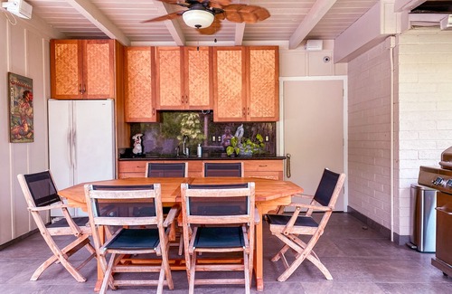 Portlock Villa | Villa de lujo hawaiana en vecindario de gama alta con exuberante jardín, piscina, wifi y barbacoa