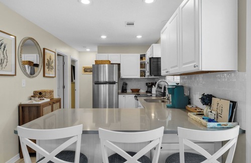 Seagrove Beach Condominio | We ❤️ Snowbirds ~ Nov-Feb Low Monthly Rates ~ Heated Pool & Tennis Pickleball