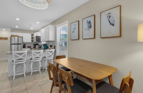 Seagrove Beach Condominio | We ❤️ Snowbirds ~ Nov-Feb Low Monthly Rates ~ Heated Pool & Tennis Pickleball