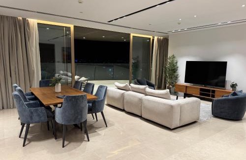 City Centre Apartamento | WealthyStays 360 Luxury Residence