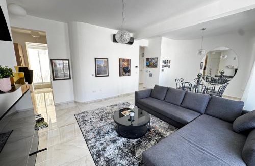 City Centre Apartamento | Wealthystays Premium Residence