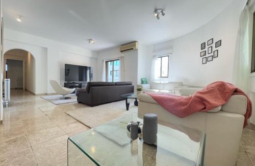 City Centre Apartamento | Wealthystays Stasandrou Residence