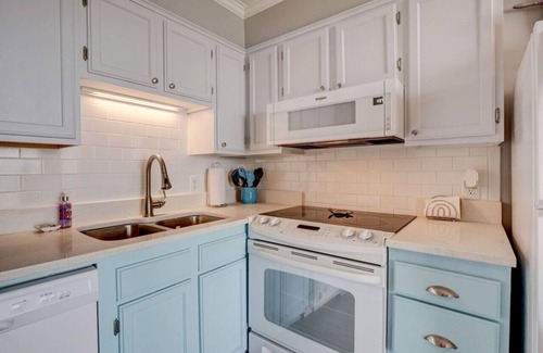 Carolina Beach Condominio | Weathertree by the Sea off the Boardwalk Oceanview