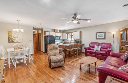 Tranquil Harbour Casa | "Weaver's Inn-Let" 2 Bedroom 1.5 Bath Home in the Woodlands