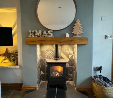 Tideswell Casa | Weavers Cottage, Tideswell, sleeps 6, dog friendly