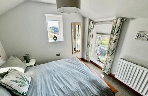 Tideswell Casa | Weavers Cottage, Tideswell, sleeps 6, dog friendly