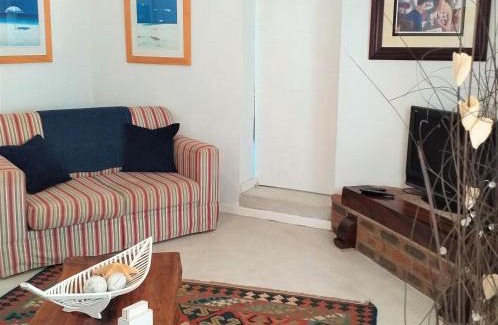 Helderberg Rural Casa | Weavers' Cottage