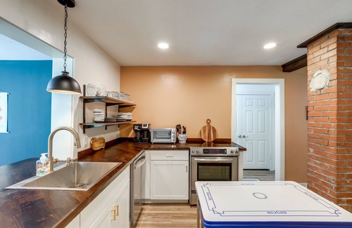 Weaverville Cabaña | Weaverville Retreat w/ Private Hiking Trail!