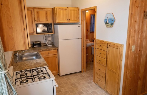Hackensack Cabina | Webb Lake, Hackensack, Northern MN - 2 Bedroom, Sleeps 4 - Cabin #2 Blue Water