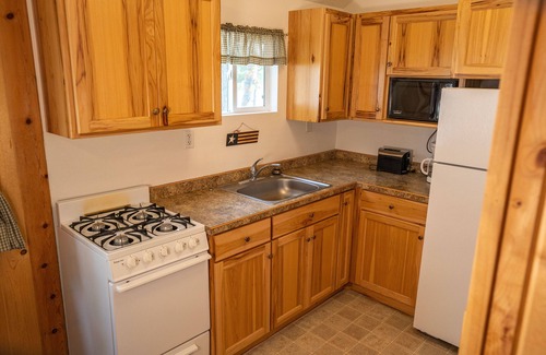Hackensack Cabina | Webb Lake, Hackensack, Northern MN - 2 Bedroom, Sleeps 4 - Cabin #2 Blue Water