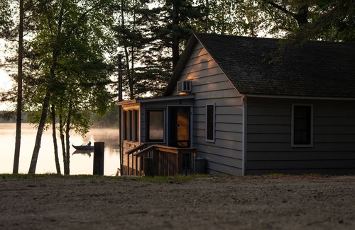 Hackensack Cabina | Webb Lake, Hackensack, Northern MN - 2 Bedroom, Sleeps 4 - Cabin #2 Blue Water