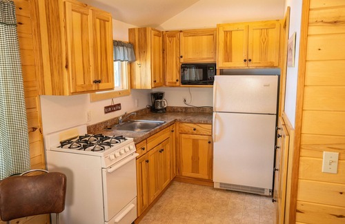 Hackensack Cabina | Webb Lake, Hackensack, Northern MN - 2 Bedroom, Sleeps 4 - Cabin #4 Blue Water