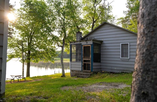 Hackensack Cabina | Webb Lake, Hackensack, Northern MN - 2 Bedroom, Sleeps 4 - Cabin #4 Blue Water