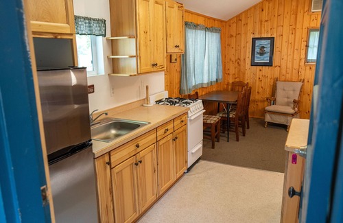 Hackensack Cabina | Webb Lake, Hackensack, Northern MN - 2 Bedroom, Sleeps 4 - Cabin #5 Blue Water