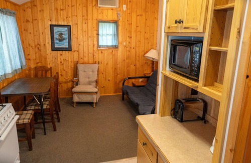 Hackensack Cabina | Webb Lake, Hackensack, Northern MN - 2 Bedroom, Sleeps 4 - Cabin #5 Blue Water