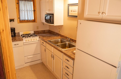 Hackensack Cabina | Webb Lake, Hackensack, Northern MN - 3 Bedroom, Sleeps 6 - Cabin #3 Blue Water
